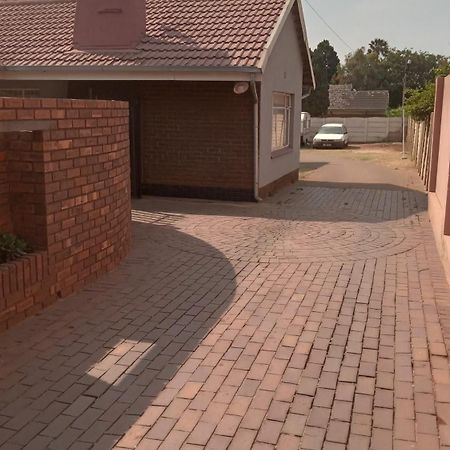 Acacia Guesthouse Kempton Park Exterior photo