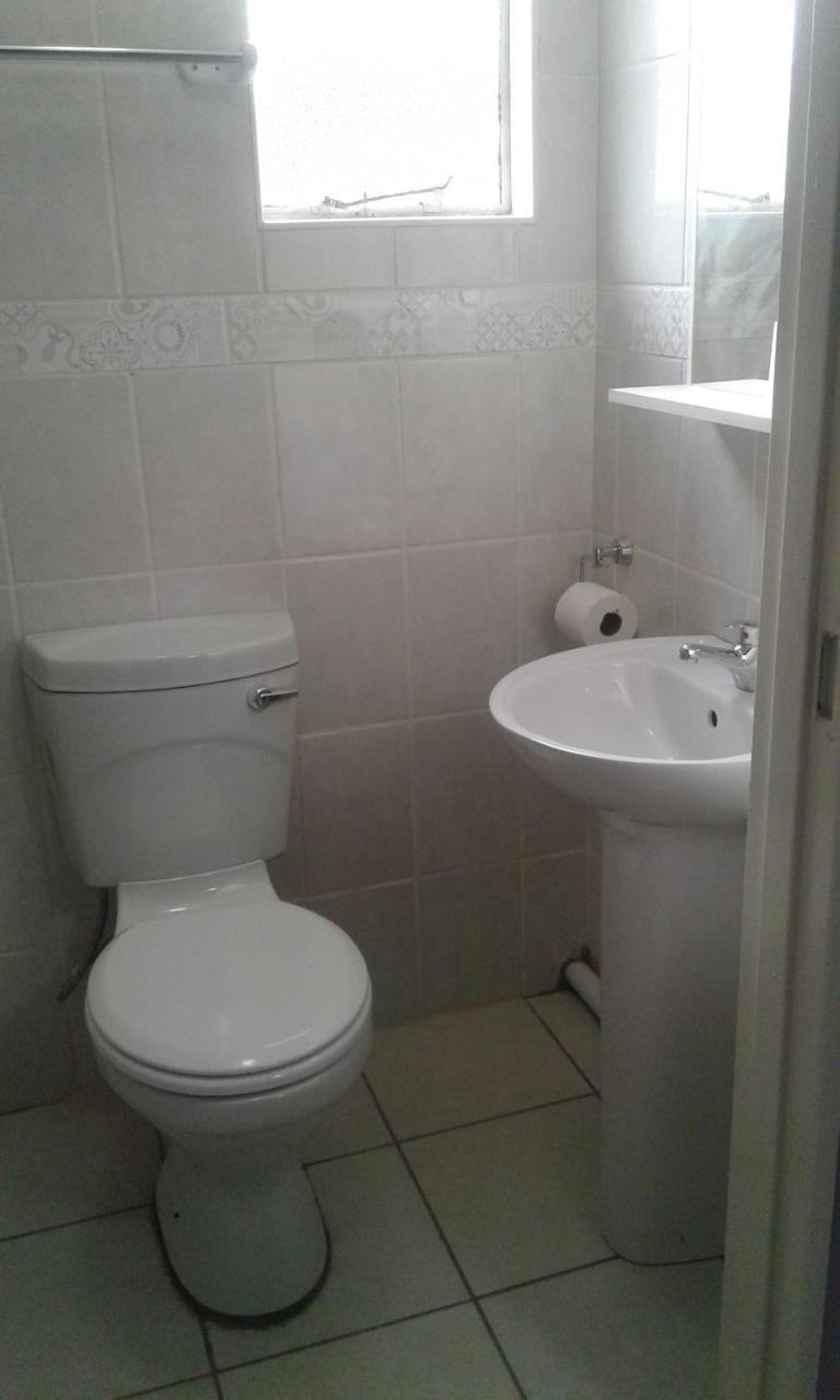 Acacia Guesthouse Kempton Park Exterior photo