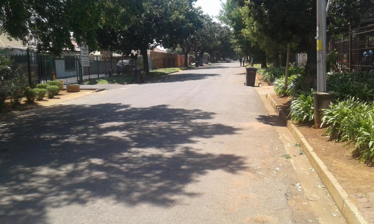Acacia Guesthouse Kempton Park Exterior photo